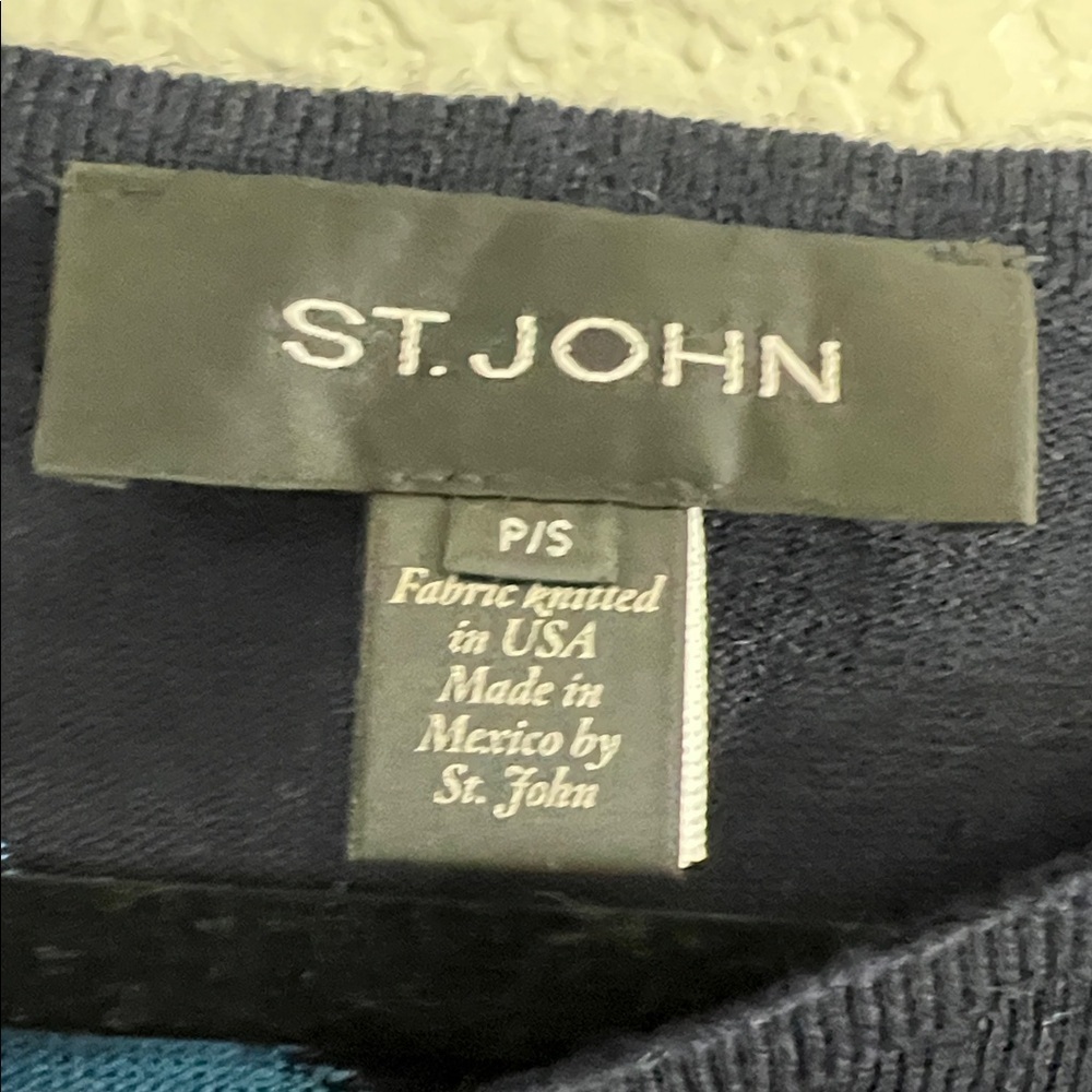 St.John Wool Blend jersey Knit Poncho. Size P/S - Picture 4 of 8